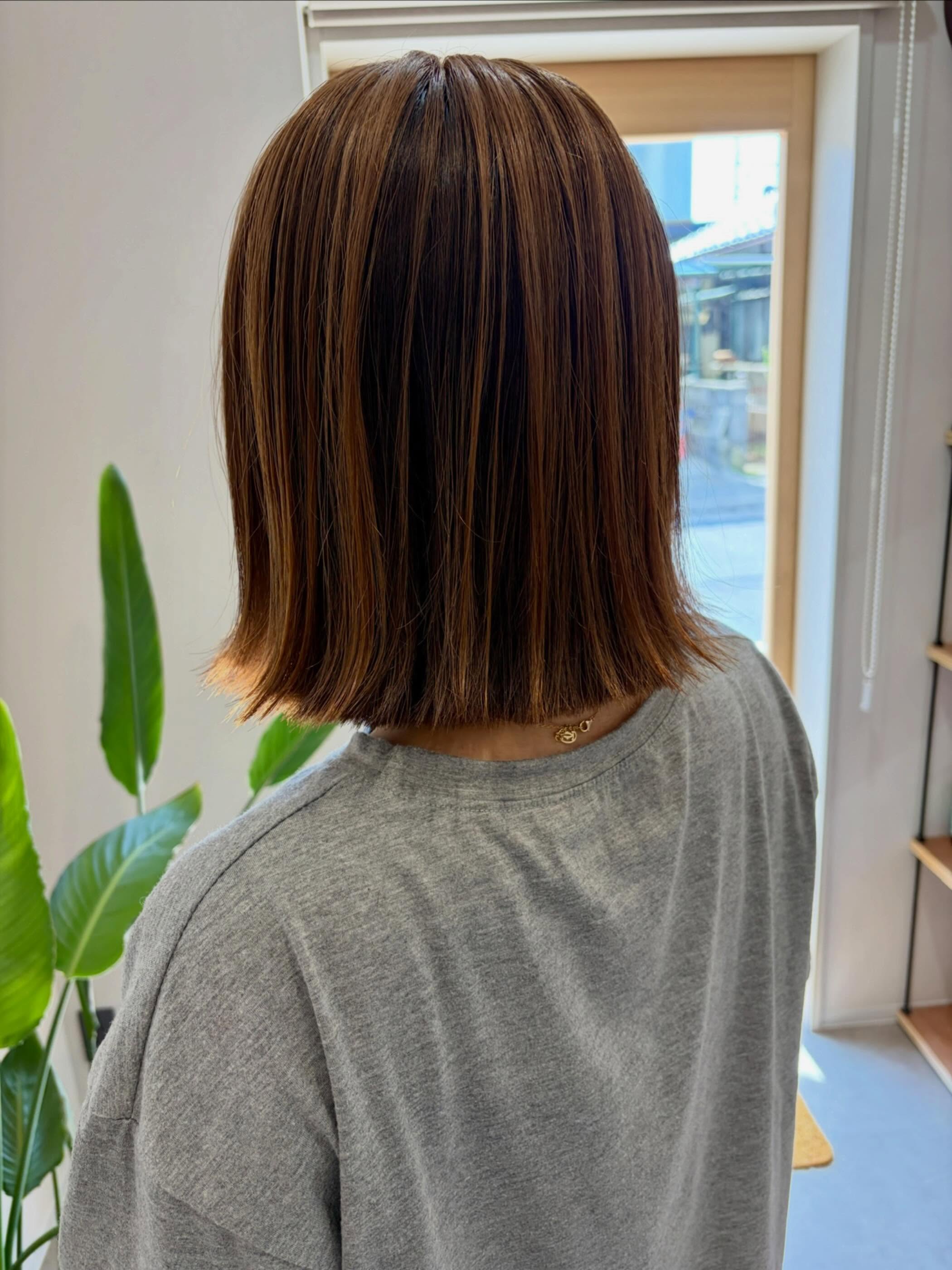 酸性縮毛矯正はブリーチ毛でも大丈夫です⭐︎（全てのブリーチ毛ではないです）

これからうねりが気になる時期。デザインと扱いやすさを求めている方、お任せください。
