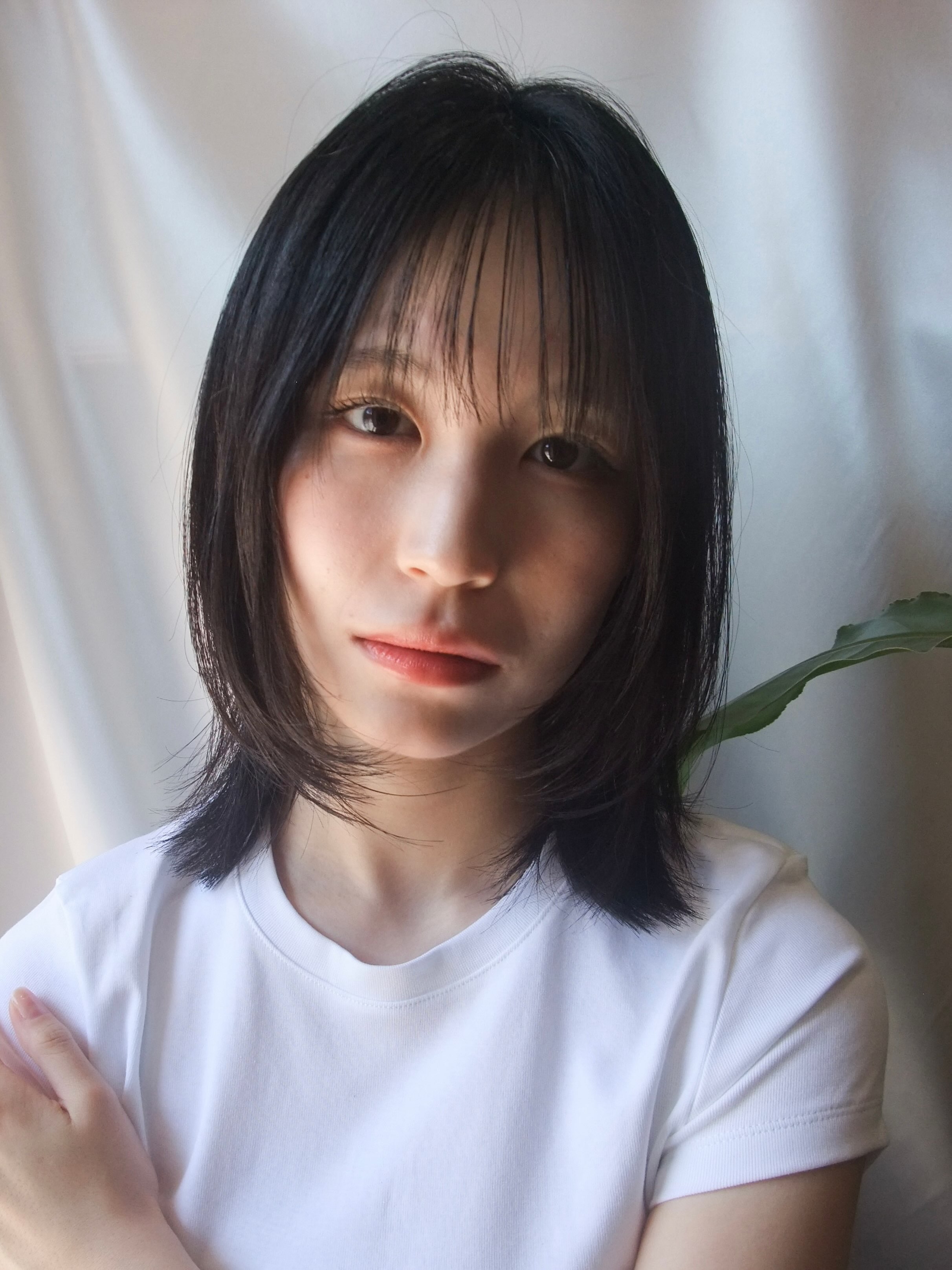 顔まわりにレイヤーを入れて、
動いたときに自然なニュアンスが出るミディアム。

前髪は薄めに、
アウトラインの毛先は軽くしすぎず、まとまりを残して

シンプルだけど、どこか雰囲気のあるヘアに

おかげさまで、オープンから4ヶ月が経ちました。

1人で毎日バタバタしてますが、
たくさんのお客様にご来店いただき嬉しいです。

これからも、一人ひとりにしっかり向き合いながら、
「自分らしくいられるヘア」を提案していきます。