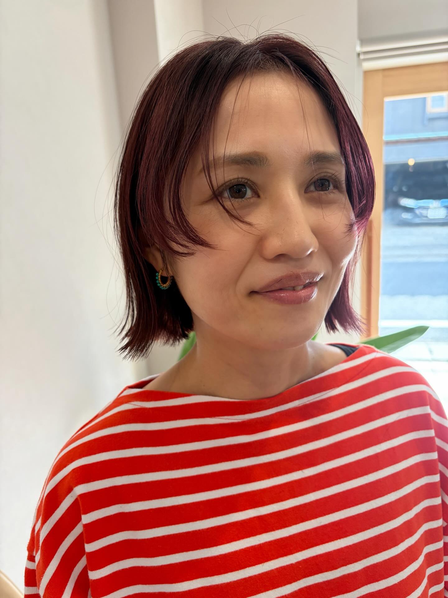 顔まわりデザイン×BOB

4ヶ月前に入れたデザインカラーを活かして、今度は顔まわりにデザインカットを

その時の気分に合わせてデザインします。